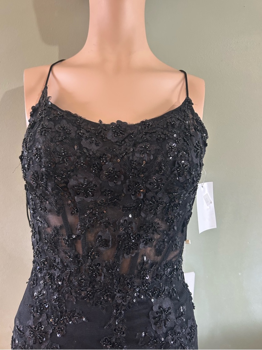GB Mermaid Beaded Applique Lace Back Gown
$379.00 NWT size 3 - Picture 10 of 15